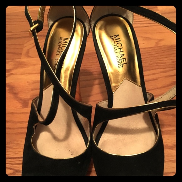 KORS Michael Kors Shoes - 5/$15 💥Sexy MK Black & Gold strappy Peeptoe Wedge